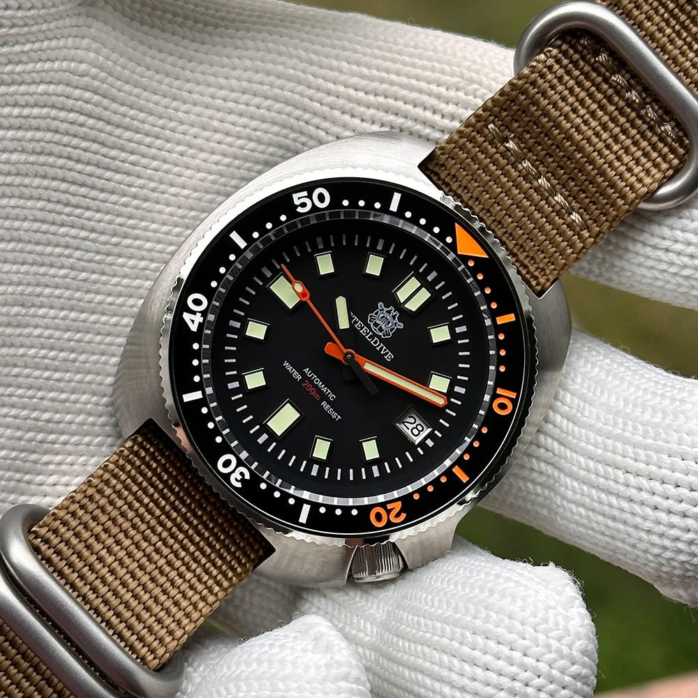 STEELDIVE SD1970C Classic Ceramic Bezel 200M Water Resistant Sapphire Glass AR Coating Mens Automatic Watch NH35 Dive Watches