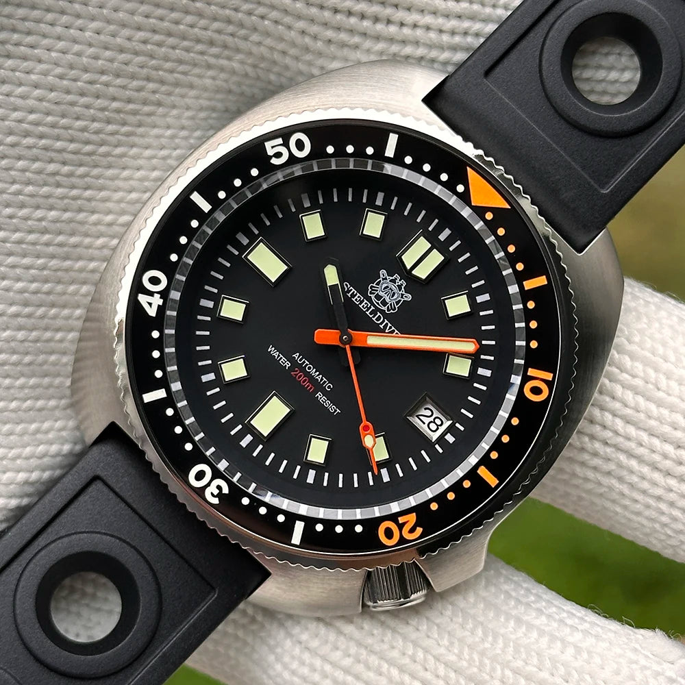 STEELDIVE SD1970C Classic Ceramic Bezel 200M Water Resistant Sapphire Glass AR Coating Mens Automatic Watch NH35 Dive Watches